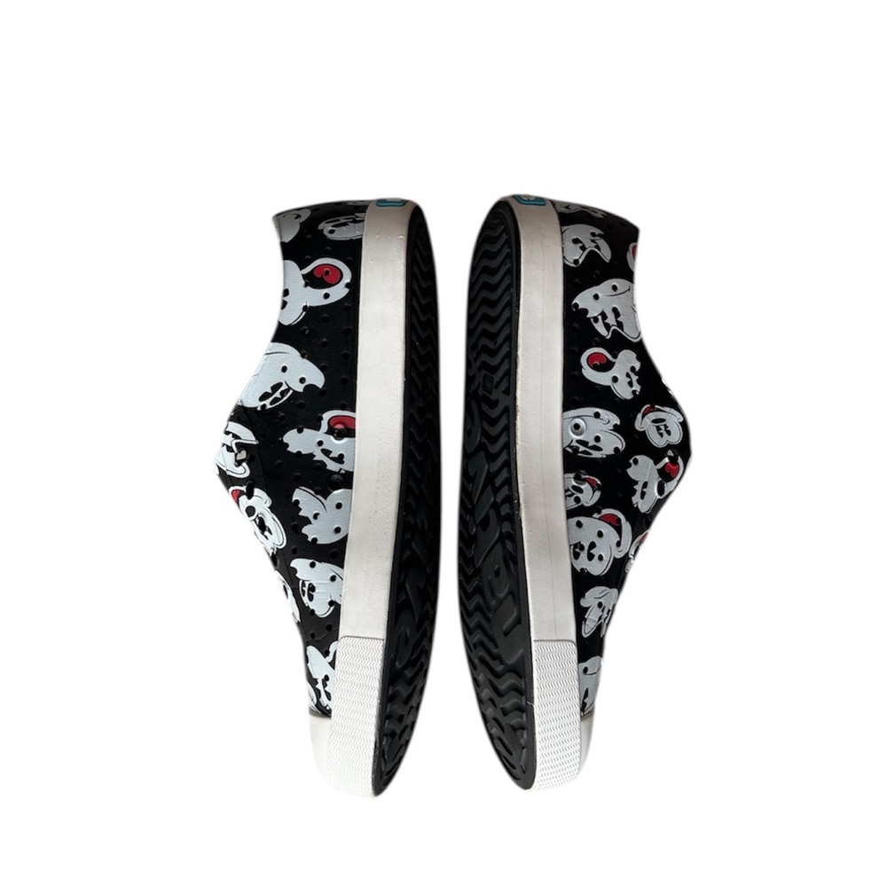 Native Jefferson Mickey Mouse Ghost Halloween Disney Collab Shoes

size 10

New - Picture 3 of 5